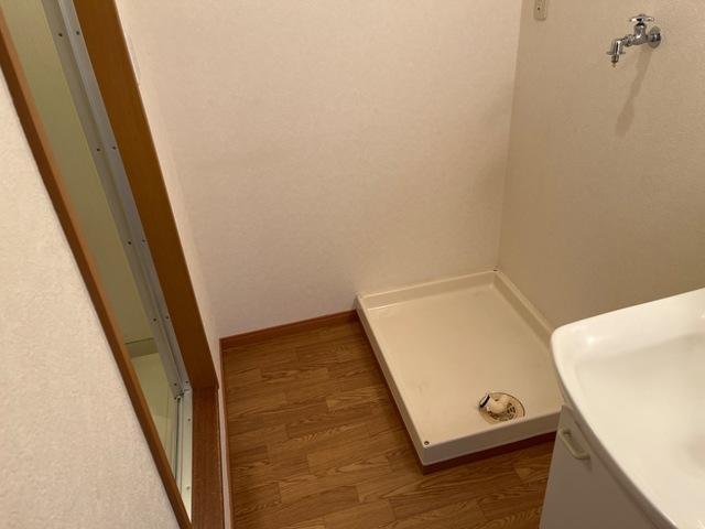 拡大写真:エンジェルウイング 2階203の洗濯機置場