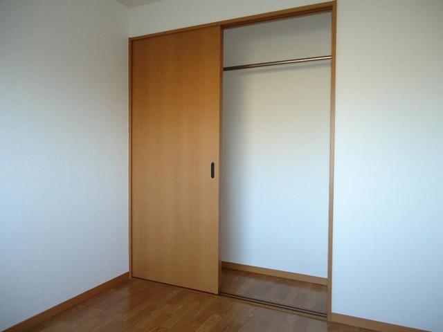 拡大写真:エンジェルウイング 2階203の収納