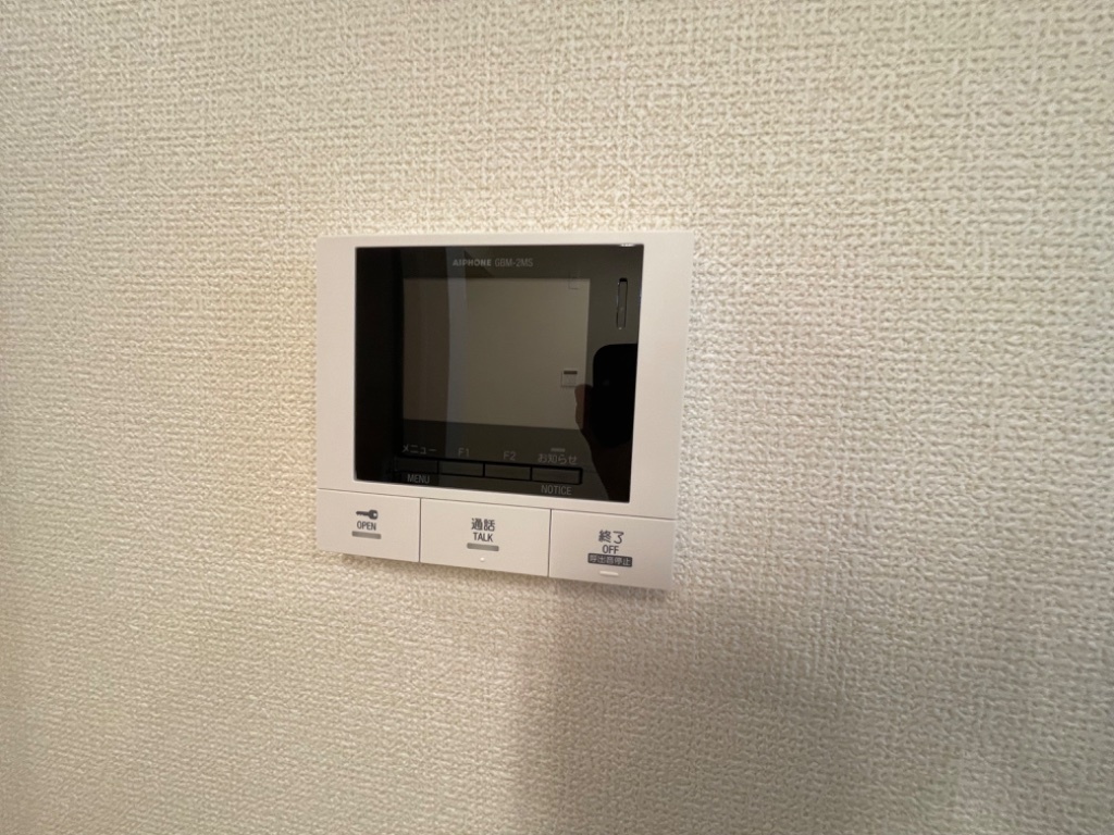 拡大写真:メゾン フローラ 1階103のカメラ付インターホン