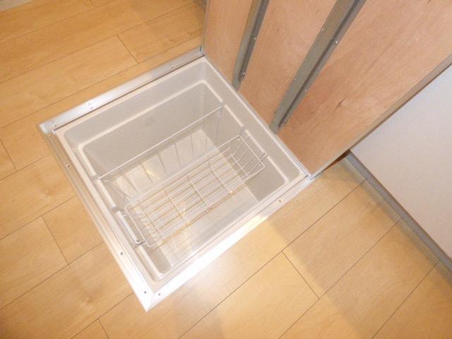 拡大写真：アモーレ　Ａ・B・C 1階B103の収納(イメージ)