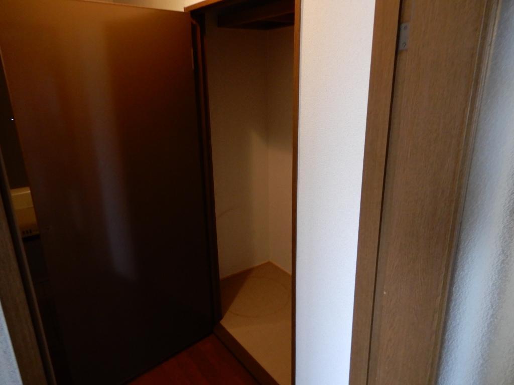 拡大写真:ウインヒル江南 4階403の廊下収納