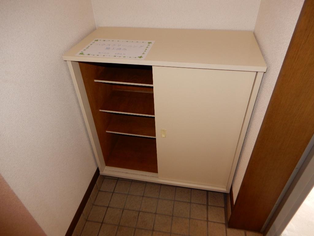 拡大写真:ウインヒル江南 4階403の下駄箱