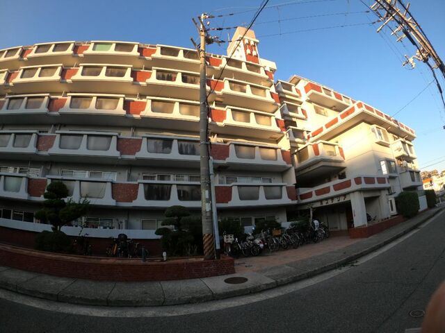 拡大写真：ホステリア 1階108の外観写真（昼）