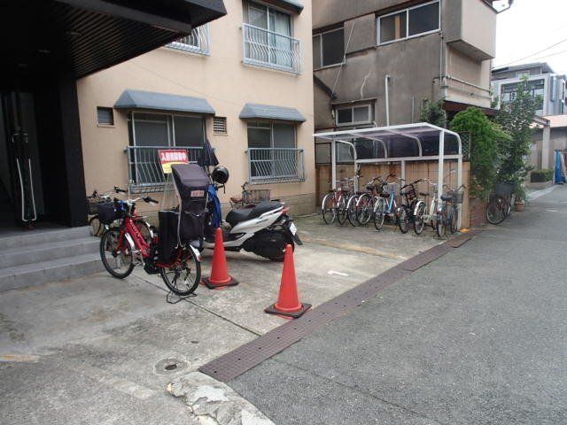拡大写真：ＧＳ服部 2階207の外観写真（昼）