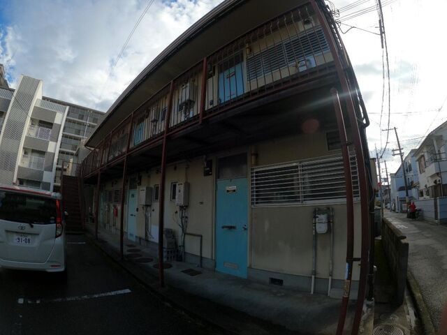 拡大写真：穂積ハイツ 1階201の外観写真（昼）