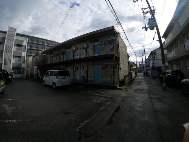 拡大写真：穂積ハイツ 1階201の外観写真（昼）