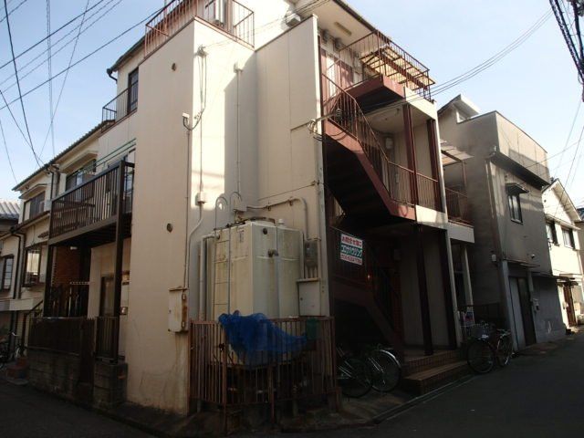 拡大写真：山下マンション 1階101の外観写真（昼）