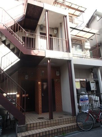 拡大写真：山下マンション 1階101の外観写真（昼）