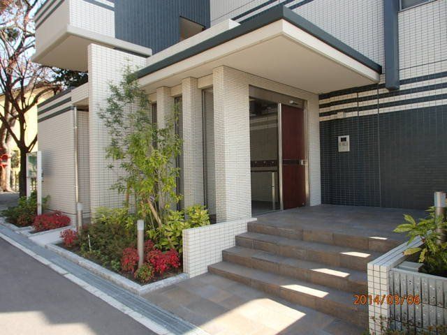 拡大写真：Casa　Verde 2階205の外観写真（昼）