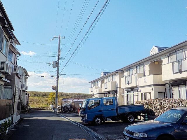 拡大写真：サンライフＡ棟 2階202の外観写真（昼）