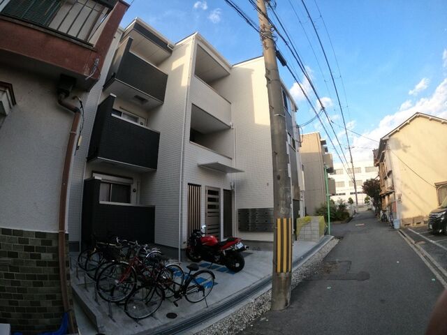 拡大写真：アーバンヴィラ豊中 3階304の外観写真（昼）