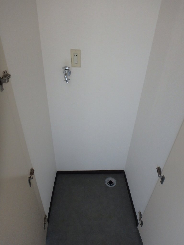 拡大写真：廿日市市地御前１丁目 2階205の洗濯機置場