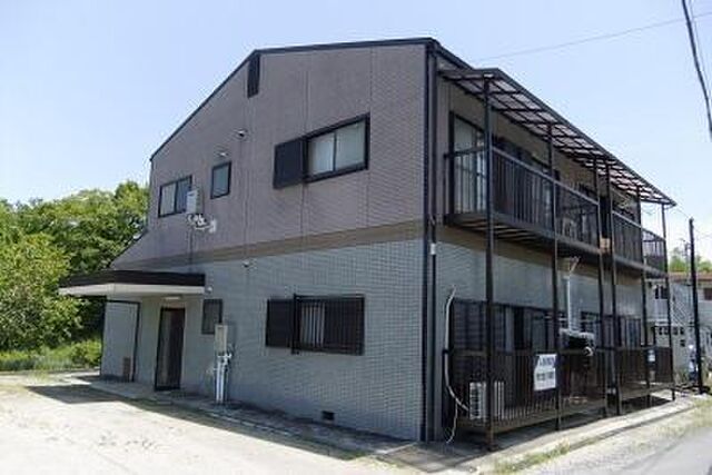 拡大写真：名張市東田原 1階101の外観写真（昼）