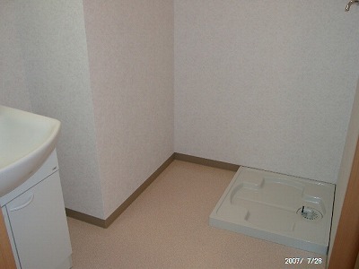 拡大写真:伊賀市御代 1階106の洗面