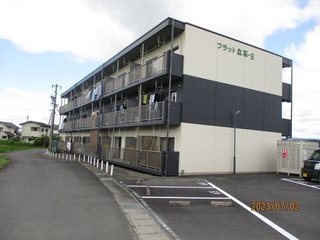 拡大写真：伊賀市御代 1階106の外観写真（昼）