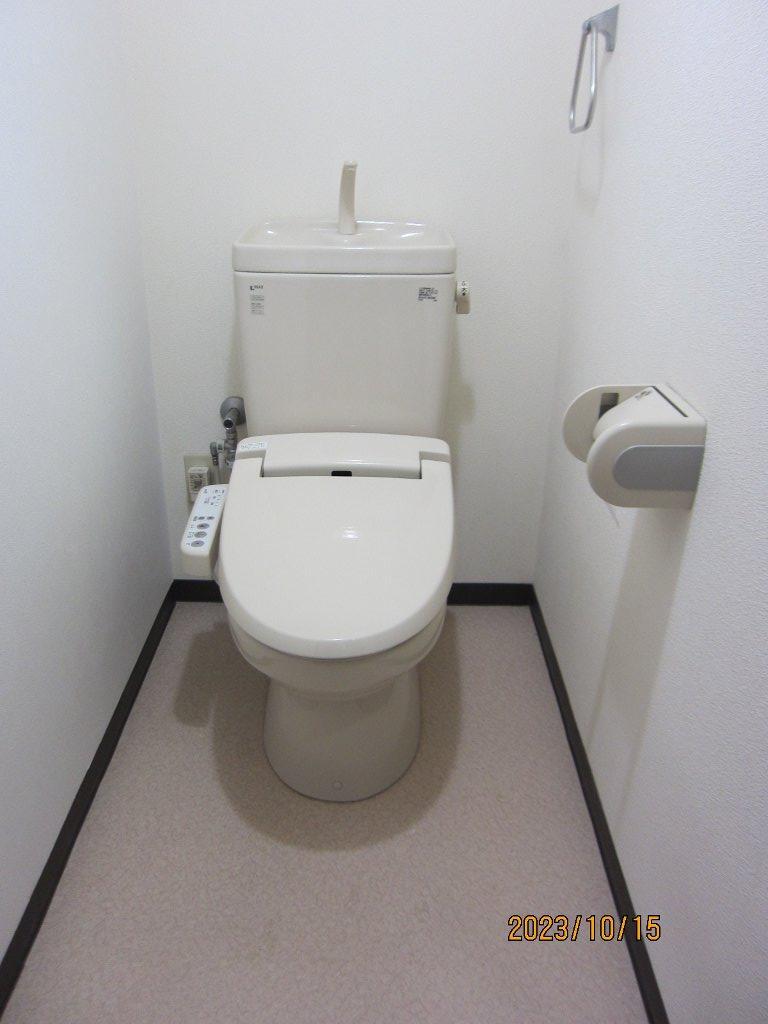 拡大写真：名張市栄町 1階102のトイレ