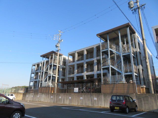 拡大写真：名張市東町 1階B205の外観写真（昼）