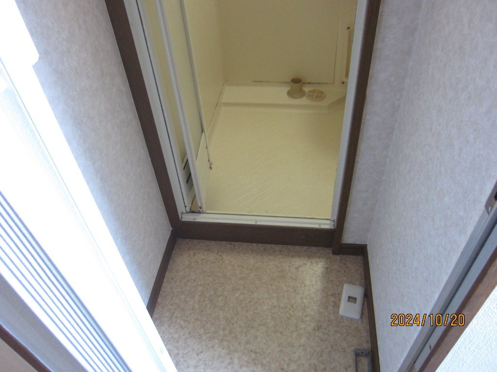 拡大写真：伊賀市上野茅町 3階302の玄関