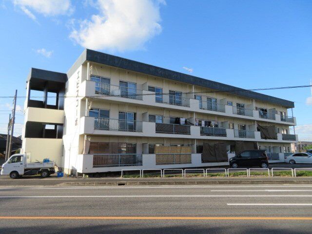 拡大写真：伊賀市上野茅町 3階302の外観写真（昼）