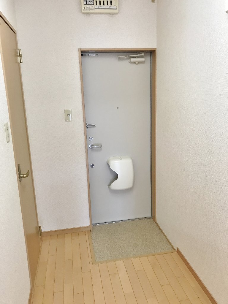 拡大写真：長浜市朝日町 1階1-Bの玄関