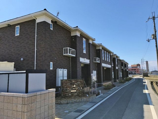 拡大写真：長浜市山階町 1階107の外観写真（昼）