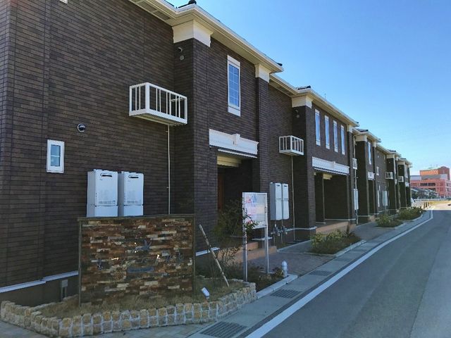 拡大写真：長浜市山階町 1階107の外観写真（昼）