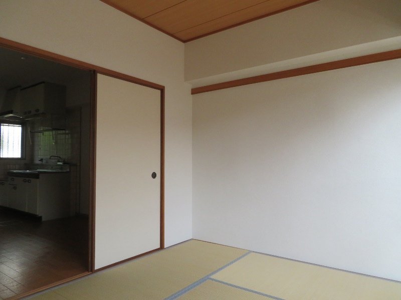 拡大写真：ハレー泉 2階202の室内