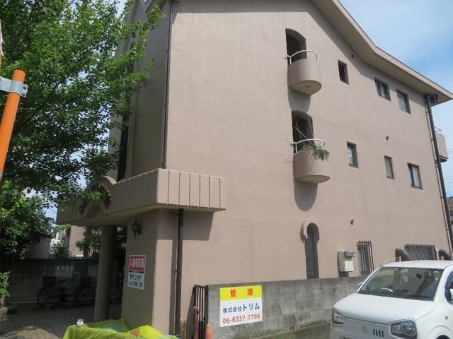 拡大写真：ハレー泉 2階202の外観写真（昼）