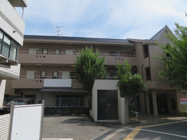 拡大写真：ハレー泉 2階202の外観写真（昼）