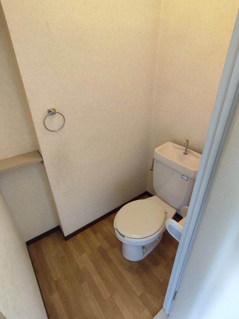 拡大写真:吹田市朝日町 4階401のトイレ