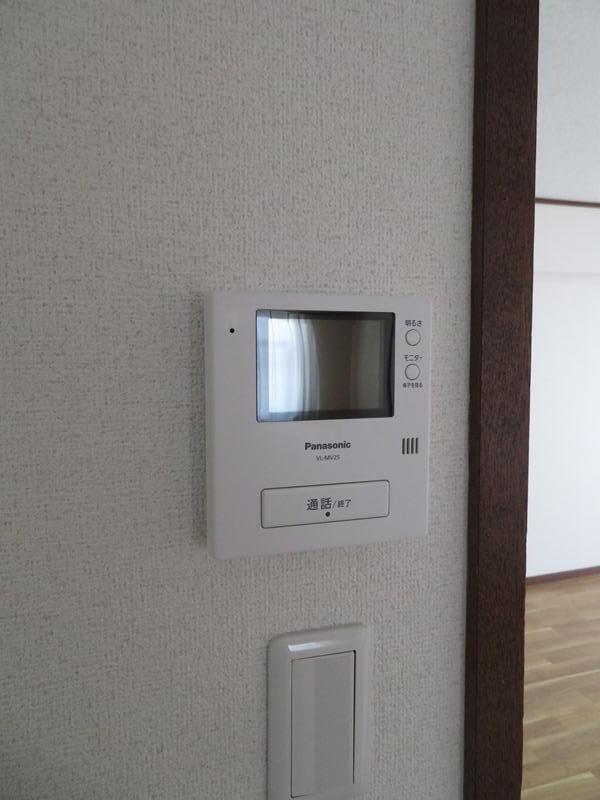 拡大写真：ロイヤルハイツ千里 4階401のカメラ付インターホン
