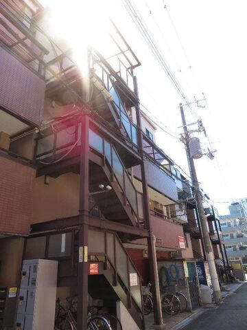 拡大写真：ネオハイツ 4階402の外観写真（昼）