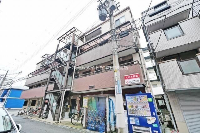 拡大写真:ネオハイツ 4階402の外観写真(昼)