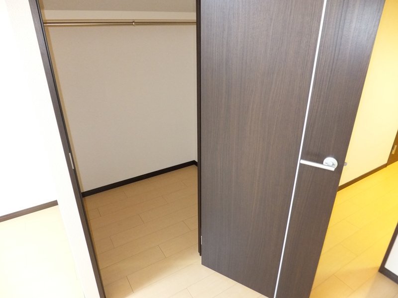 拡大写真:フジパレス吹田ウエスト Ⅰ番館 2階203のクローゼット