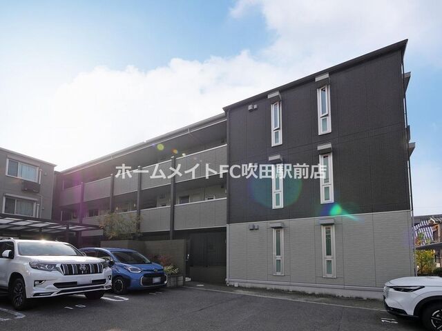 サンスクエア千里万博 B棟の外観