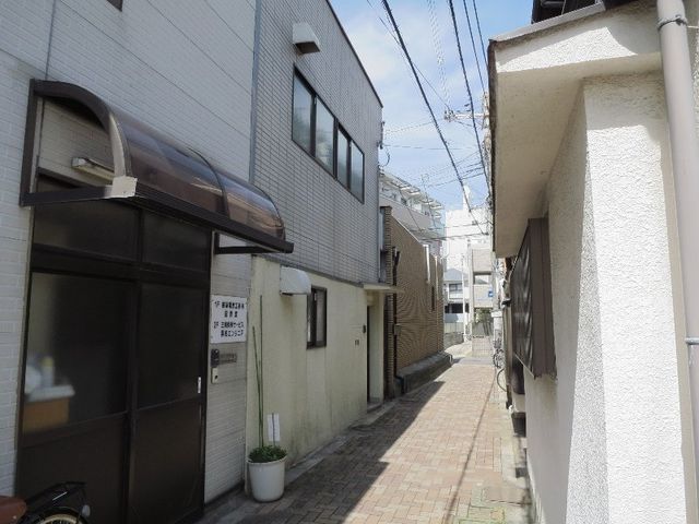 拡大写真：吹田市元町 1階1の外観写真（昼）