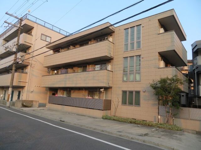 拡大写真：セントラル　バレー 1階101の外観写真（昼）