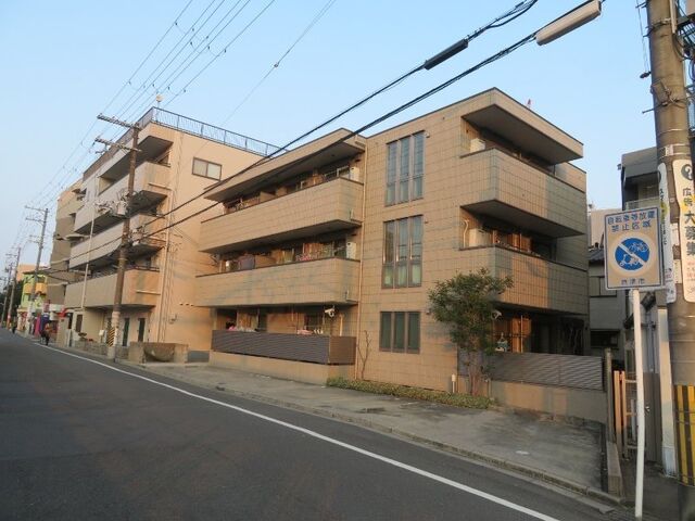 拡大写真：セントラル　バレー 1階101の外観写真（昼）