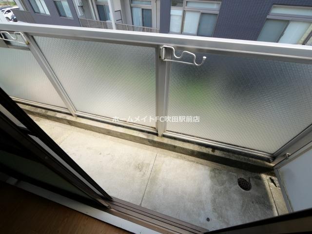 拡大写真:プレアール吹田泉町Ⅱ 3階306のベランダ