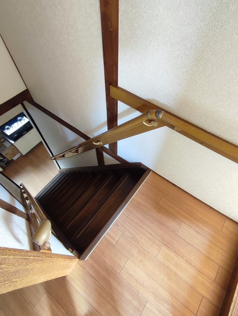 拡大写真:岸部北戸建て倉庫 ※ホームメイト管理物件 1の階段