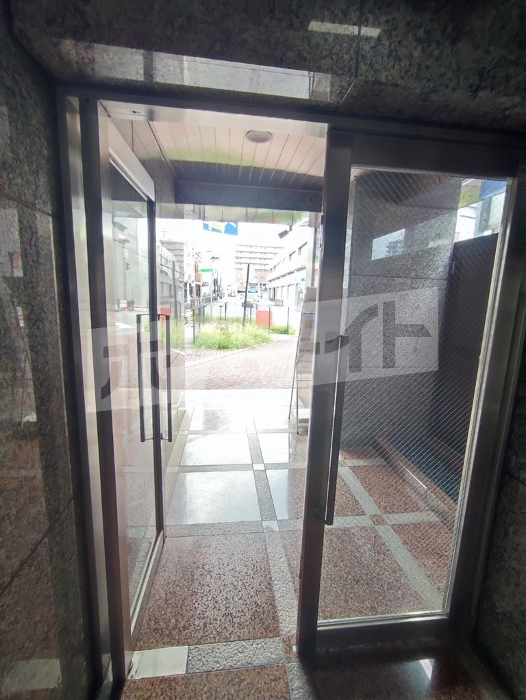 拡大写真:摂津市千里丘東1丁目 3階301のエントランス