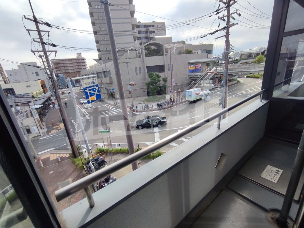 拡大写真:摂津市千里丘東1丁目 3階301のベランダ