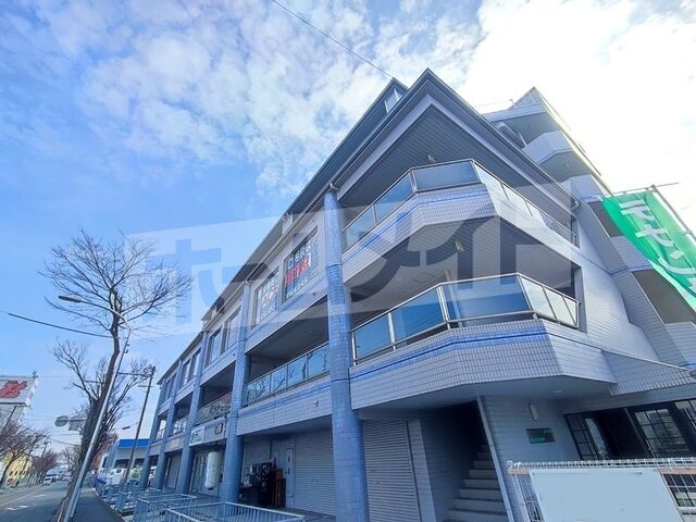 拡大写真：吹田市青葉丘南 3階302の外観写真（昼）