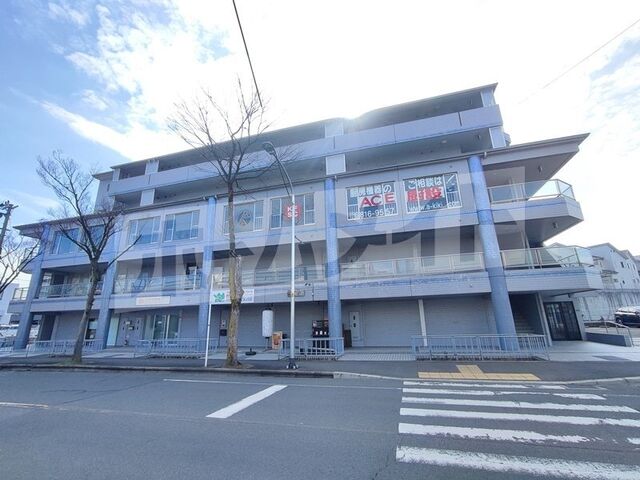 拡大写真：吹田市青葉丘南 3階302の外観写真（昼）