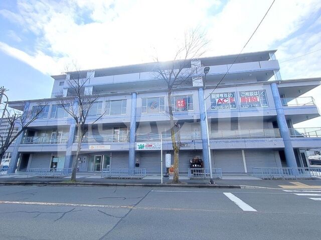 拡大写真：吹田市青葉丘南 3階302の外観写真（昼）