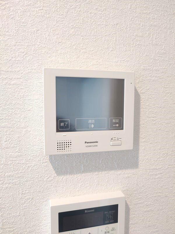 拡大写真:Shining江坂離宮 4階401のカメラ付インターホン