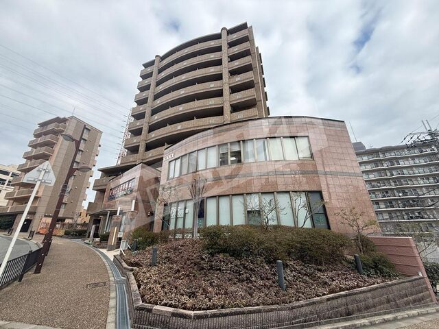 拡大写真：吹田市山田西４丁目 2階202の外観写真（昼）