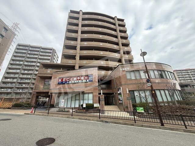 拡大写真：吹田市山田西４丁目 2階202の外観写真（昼）
