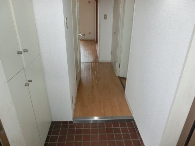 拡大写真：リアライズ栄 5階503の玄関