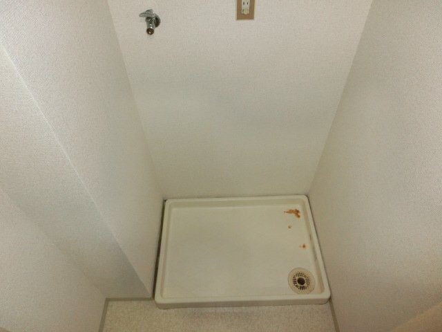 拡大写真：リアライズ栄 5階503の洗濯機置場